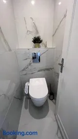 Nice Apartment with amazing view of Paris Parking - Image 5