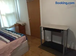 Non-Smokers Only Private Room 5 with Kitchen Best Price for 1 Long-Term Guest - Image 3