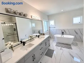 Majestic Home In Victoria - Image 4