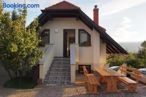 Apartment Knap - Image 1