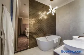 Petite EnSuite - Image 2