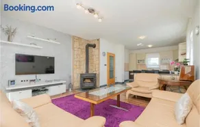 Three-Bedroom Holiday Home In Vinjani Gornji - Image 2