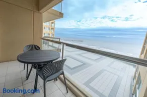 One Bedroom Beachside in Glenelg - Image 3