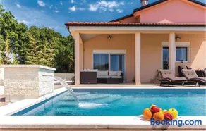 3 Bedroom Pet Friendly Home In Pula - Image 4