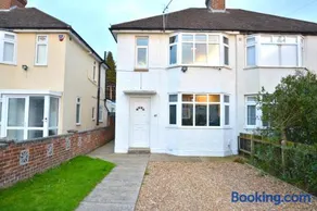 Cosy Cambridge House Near Centre with Free Parking - Image 3