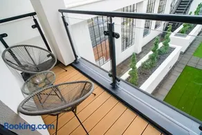 Luxe Apartments, The Moorwell, Secure Parking, - 10mins Cardiff City Ctr - Image 5