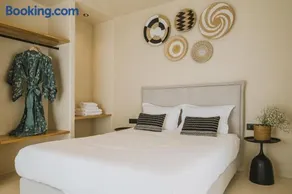Viento Luxury Apartments - Steps from the Beach - Image 2
