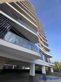 Luxurious 1BR with rooftop pool gym & beach access - Image 5