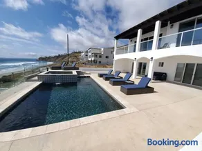 Majestic Beachfront Hideaway - Image 1