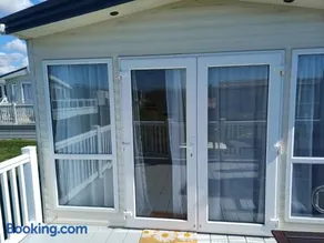 Holiday home sleeps 6 balcony and mod cons - Image 3