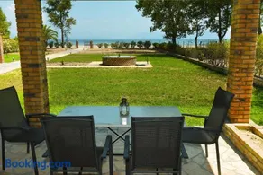 Antonia Beachfront Villa - Image 3