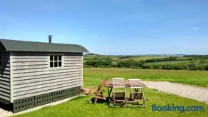Shepherd's Lodge - Shepherd's Hut with Devon Views for up to Two People and One Smaller Dog - Image 2