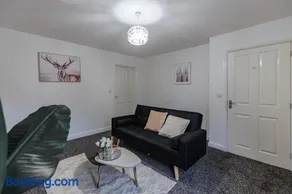 Spacious Peterborough PE1 3BR House For Short & Long Stay With Free Parking, WiFi & Garden, Contractors & Family Friendly - Image 5