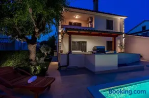 Holiday Home Villa Pula - Image 4