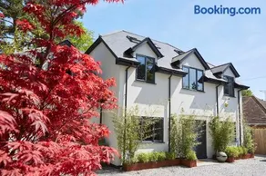 huge house & tennis court - negotiable - Image 2
