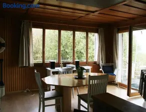 Haus am Seeufer mit Veranda in natürlicher Umgebung - Image 2