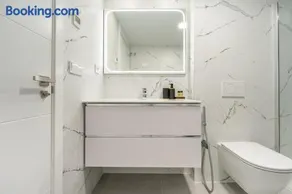 Brand New Luxury Apartment with Private Jacuzzi - Image 4