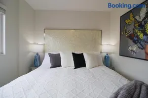 Beachside 2BR Condo, 2 King Beds , Near Disney - Image 4