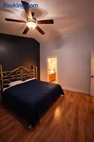 Spacious 5BR Home with Yard & Basement Lounge - Image 3