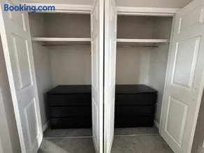 City Retreat 3 Bed House with King, Double and Single - Image 4