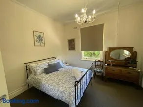 Heritage Guest House with Ocean Views & Gardens - Image 4