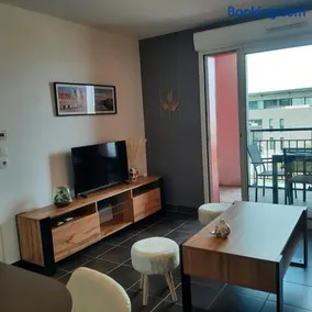 Patio Arena, appartement 2 étoiles, terrasse, parking, wifi, entrée et sortie autonomes, local vélos - Image 3