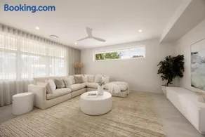 Mooloolaba Family 5 Bedroom Haven - Image 5
