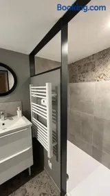 Petite maison en pierre au calme avec extérieur - Image 3