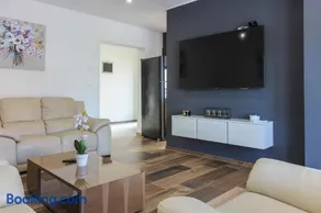 Modern villa Maeni with private pool in Pula - Image 1