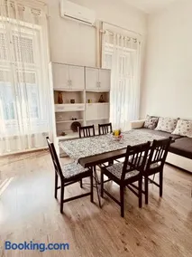 Oktogon Central Spacious AC Balcony - Image 3