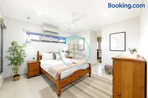 Zenhouse Vista Elegant 5BR Coastal Haven - Image 3