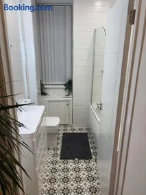 Stylish flat near city centre - Image 2