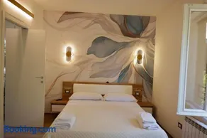 Lecco Rivers Retreat - Five Design Suites - Image 3