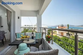 Haraki Blue Dream Luxury Apartments - Image 1