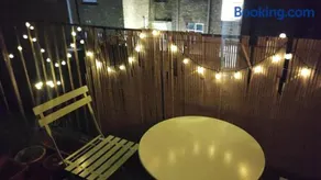 Quiet balcony flat in the heart of Camden Town - Image 2