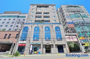 The Hound Hotel Changwon Terminal - Image 1