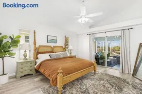 Family Retreat 4 Bedroom, Heated Pool, Pets Okay - Image 3