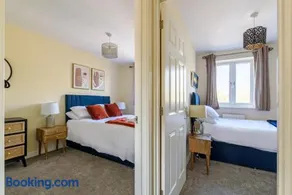 Charming & Spacious 3BR With Private Parking Near Ipswich - Image 4