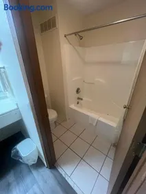 Budget Inn & Suite - Image 2