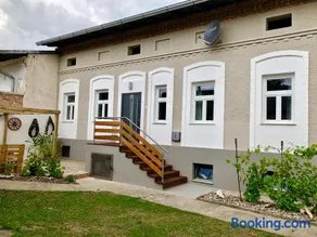 Riesling House Laa - Image 1
