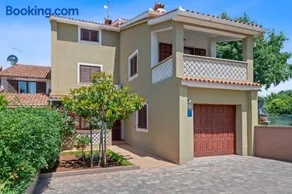Villa Maras with yard, 400 m to the beach - Image 2