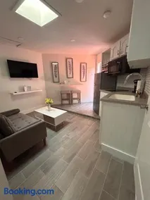 Cozy, private studio - Image 2