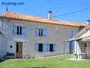 Gîte charentais avec cour privative, baby-équipement, télétravail, vélos, BBQ, animaux acceptés - Image 1