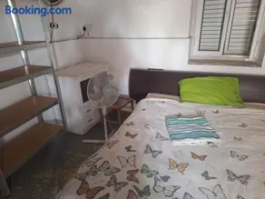 Room with private entrance from outside, traditional house - Image 3