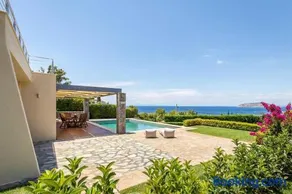 Amazing 5 bedroom Villa with Swimming Pool - Image 4
