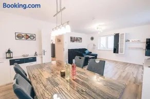 Haus Emma Großes Ferienhaus mit Garten für bis zu 10 Personen - Image 1