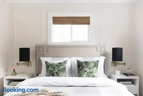 Beautiful 1 BED Serviced APARTMENT COBHAM Town Centre - Image 1