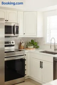 Coastal Retreat near Siesta Key Beach and Downtown - Image 4