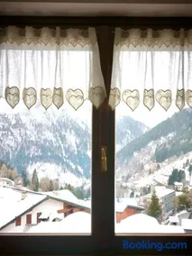 Comfortable home on the slopes, with a view and a ski room - Image 4