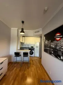 Enjoy the sun and pool in this fabulous apartment - Image 2